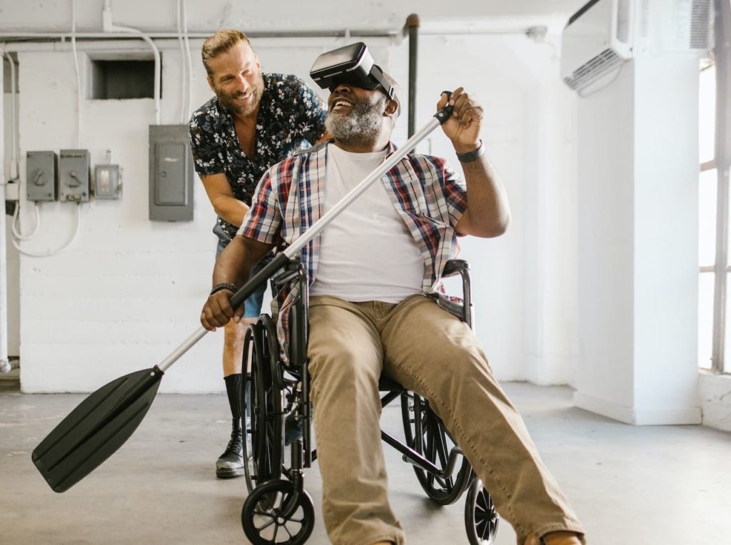 Il VR può aiutare i pazienti a fare movimento "giocando", alleggerendo così lo stress delle terapie riabilitative motorie
